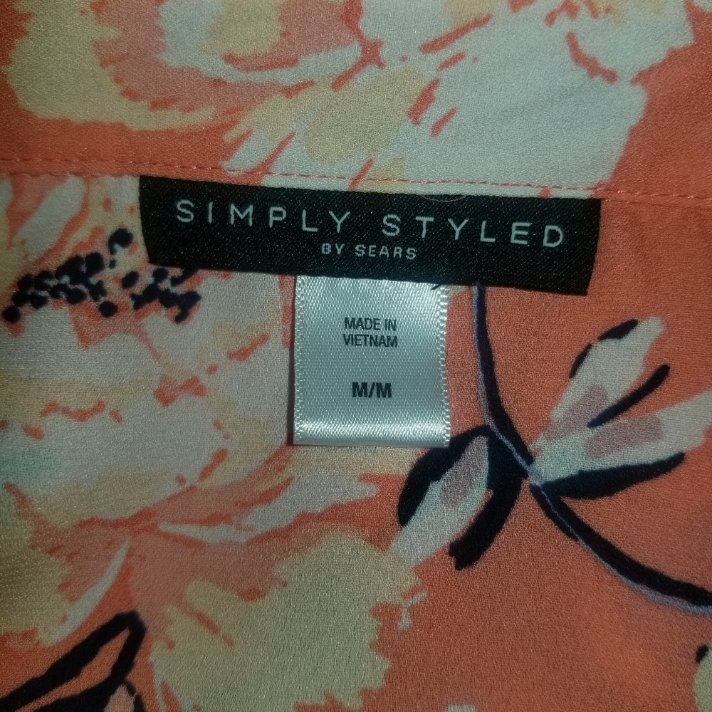Simply Styled Blouse - Picture 8 of 9